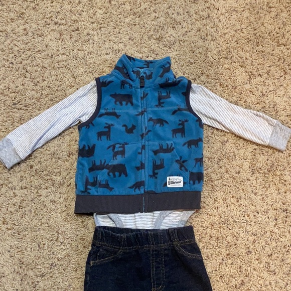 LIKE NEW 3-piece 18M “Wilderness Ranger Dept.” baby boy vest/bodysuit/pants set - Picture 2 of 7
